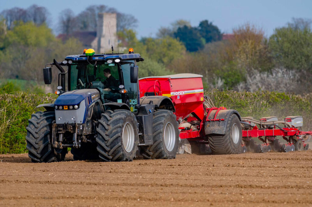 cusom-services-tractor-digging-piling